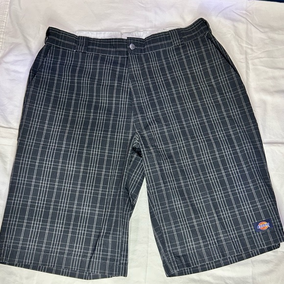 Dickie Shorts size:38 inseam: 13’ - Picture 5 of 6